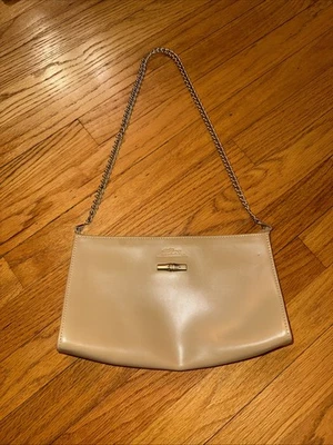 Bolso sin asas Longchamp Roseau de cuero con cadena beige-plata cepillada palanca Foto 1 de 4