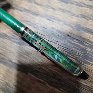 Pocahontas Schwimmkanu Dänemark grün Sammlerstück Disney Film Stift - Bild 1 von 12