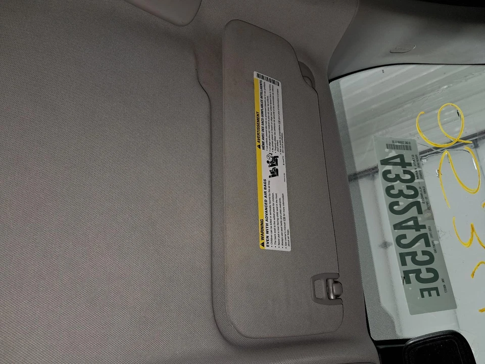 Quebra-sol direito usado serve: 2010 GMC terreno direito grau A - Imagem 1 de 4