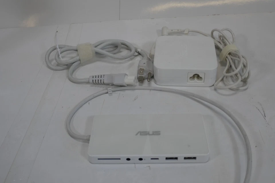 Estación Base Universal ASUS Modelo AH001 PUERTO USB-C Foto 1 de 4