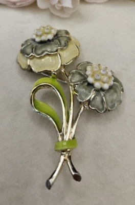 Винтажный Hollycraft эмали цветок брошь заколка пастельные цвета надпись желтый зеленый - Изображение 1 из 4