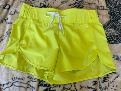 Hurley 中号亮黄色运动短裤 — 第 1/4 张图片