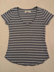 T-shirt donna Abercrombie & Fitch a righe grigio e bianco scollo a V taglia S - Foto 1 di 13