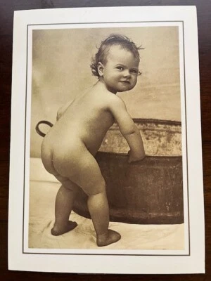 Открытка на день рождения Марселя Шурмана с обнаженным ребенком, дающим луну - Изображение 1 из 3