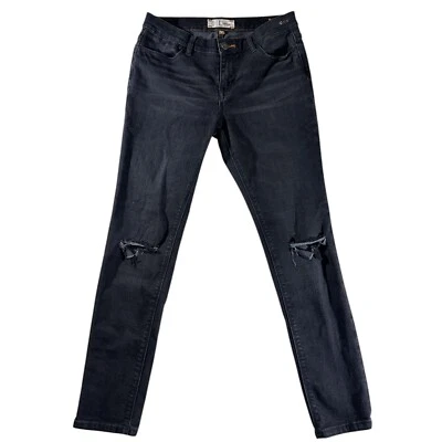 Jean ajustado al tobillo Dittos Selena rasgado negro lavado en sábado 28 Bin-K Foto 1 de 4