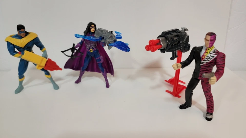 Kenner 3 Batman JUSTICIA TOTAL La Cazadora FOREVER Dos Caras LEYENDAS NightWing Foto 1 de 4