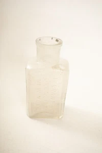 Tarrant & Co Druggists New York Medicine Bottle (UH1/JSF6) Dug Apothecary - Picture 1 of 11