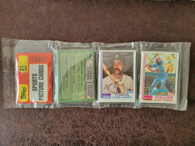 1982 Topps Baseball Unopened Rack Pack - Cal Ripken Jr, Smith RC? Danny Heep RC - Image 1 of 3