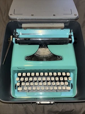 Máquina de escribir Remington Ten Forty 1040 de colección con estuche hecha en Holanda años 60 Foto 1 de 4