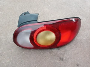 Luz trasera derecha pasajero Mazda Miata MX-5 NB1 OEM lente montaje '99-2000 - Imagen 1 de 15