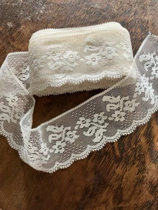 Beige Scalloped Lace Trim Vintage NOS BTY Delicate Beautiful Gilded Age - Picture 1 of 4
