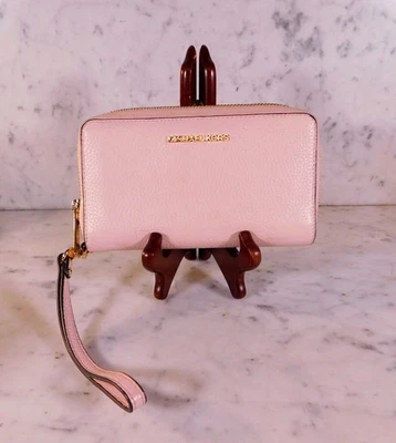 Michael Kors Jet Set Travel Zip Wristlet - Vanila Pink~gently used - Image 1 of 4