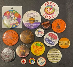 (17) VINTAGE DIVERSE PINBACKS/PIN KONVOLUT - Bild 1 von 1