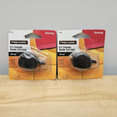 LOTE 2 Fiskars EZ Change 28mm Cortador de Papel Cartucho Hoja 9638 Puntuación 12" Artesanía Foto 1 de 3