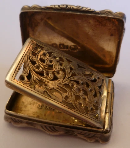 VICTORIAN STERLING SILVER VINAIGRETTE BOX- BY A.T- BIRMINGHAM 1855-- NO INITIALS Cover