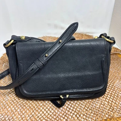 Annabel Ingall Austrália | Satchel Tara | Couro preto seixo com ferragens douradas  - Imagem 1 de 4