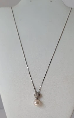 Lovely 14kt Gold Diamonds And Cultured Pearl Necklace - Image 1 of 4