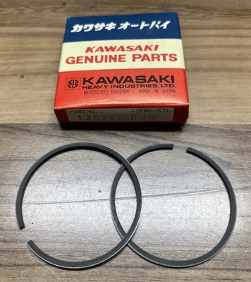 Juego de llantas de pistón Kawasaki 13024-050 O/S G3/KV/KM/KH/KE100 NUEVO DE COLECCIÓN Foto 1 de 2