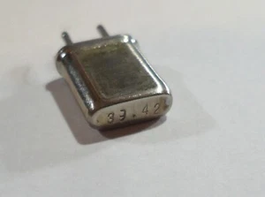 Cristal de escáner - 33,4200 MHz - 10,7 iF - 0,039 pines - Bomar RG - HC-25/U - Imagen 1 de 2