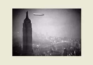 1936 Hindenburg Blimp über New York FOTO Empire State Building Luftschiff Zeppelin - Bild 1 von 1