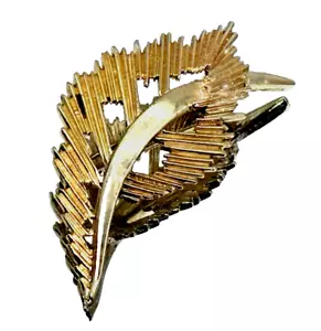 Vintage Brooch Gold Metal Leaf Design - Picture 1 of 10
