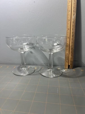 Taças de champanhe licor haste 4,25" vintage folhas florais vidro gravado par com haste - Imagem 1 de 4
