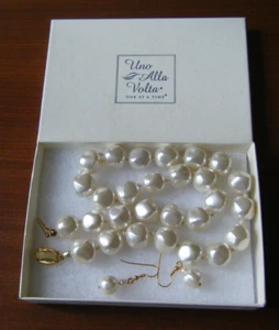 Vintage  Italy "Uno all volta" baroque faux pearl necklace with earrings - Picture 1 of 3