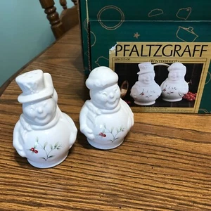 Pfaltzgraff Winterberry Snowpeople 1996 Salt & Pepper Shakers - Picture 1 of 3