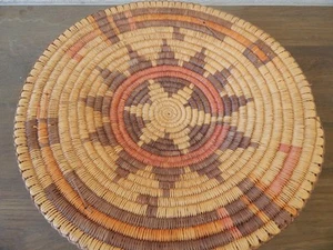 VINTAGE 18 3/4 "d VINTAGE NAVAJO BLACK FAMILY INDIAN PICTORIAL WEDDING BASKET - Picture 1 of 8