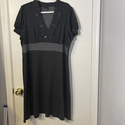 Vestido para mujer Torrid talla grande 22 negro con lunares blancos tejido acrílico suave Foto 1 de 3