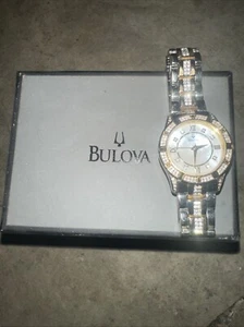 Orologio Bulova Donna 31mm MOP Bicolore Tondo 98L135 Cristallo Accento Ha Bisogno Batteria! - Foto 1 di 24