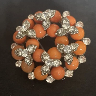 Broche colgante corona cuentas y estrás color coral tono plateado E20 Foto 1 de 4