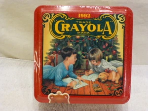 Pastelli Crayola vintage 1992 SIGILLATI auguri di festa colorati, latta 1992 (NOS) - Foto 1 di 6