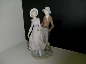 VTG~LLADRO NAO~SPAIN~COLLECTIBLES PORCELAIN STATUE FIGURINE BOY with GIRL 12"x7" - Picture 1 of 13