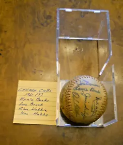 CHICAGO CUBS SIGNED BASEBALL FROM 1961? (USED, VERY GOOD CONDITION) - Picture 1 of 11