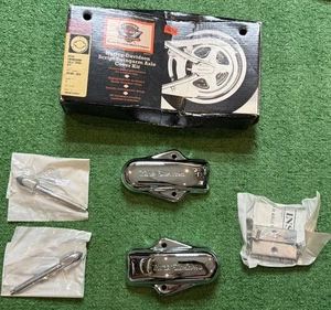 Harley-Davidson Script Swingarm Axle Cover Kit *READ* Softail 48109-03A - Bild 1 von 4