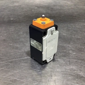 Siemens 3SE2 120-0B Position Switch, NOS - Picture 1 of 4