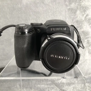 Fujifilm FinePix S5700 Digital Camera Black 7.1 Megapixels 4GB SD Card 10x Zoom - Picture 1 of 17