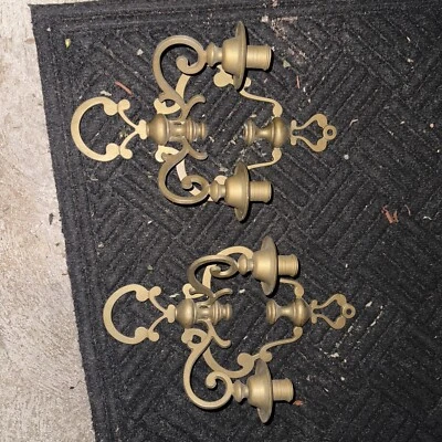 Juego de dos apliques de pared vintage de latón y metal estilo colonial tradicional Foto 1 de 2