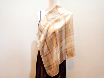 Bufanda cuadrada transparente Ralph Lauren 100 % seda 21" Foto 1 de 2