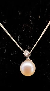 14kt White Gold Pearl Pendant & Chain w/Diamond Accent - Picture 1 of 2