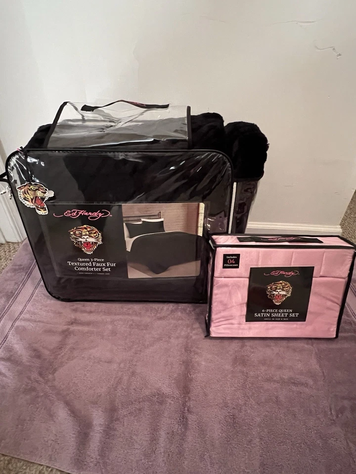 Ed Hardy 3 piezas Queen Negro Piel Sintética Pata de Tigre Edredón + Juego de Sábanas Satinadas 6 piezas Rosa Foto 1 de 4