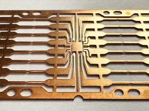 16-Lead Copper Lead Frames/Traces DIP (10 chips per strip, Lot of 10 strips) - Picture 1 of 4