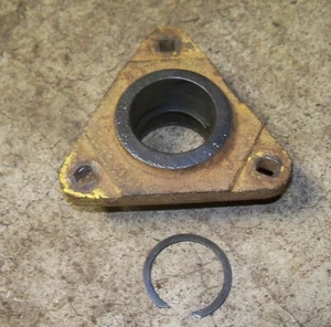 John Deere 300 314 316 317 318 322 330 332 46 50 Mower Deck OUTSIDE Spindle Hub - Picture 1 of 2