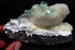 STUNNING GREEN APOPHLYLITE CUBES ON MATRIX MINERALS SPECIMENS - Picture 1 of 4