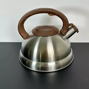 Frigidaire Bollitore per tè fischietto acciaio inox manico morbido legno finto 3,2 qt. - Foto 1 di 8