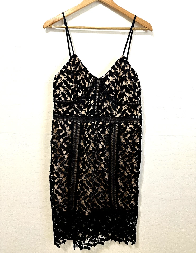 Charlotte Russe 女子蕾丝迷笛连衣裙 XL 码情人节奇思索斯事件性感 — 第 1/4 张图片