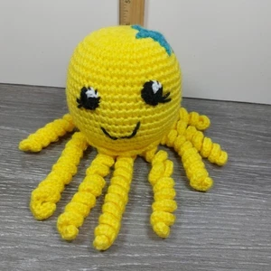 Mini pulpo pulpo de ganchillo hecho a mano decoración de medusas felpa amarilla - Imagen 1 de 5