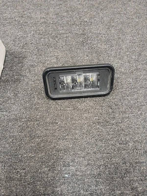 GMC SIERRA 2500 HD 2020-2025 camión plataforma carga izquierda o derecha luz lámpara OEM B25 Foto 1 de 3