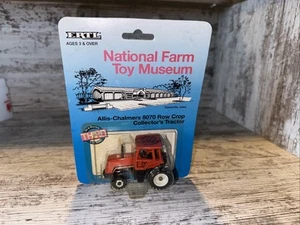 1/64 Scale Allis Chalmers 8070 Tractor 4WD 1992 National Farm Toy Museum - Picture 1 of 8